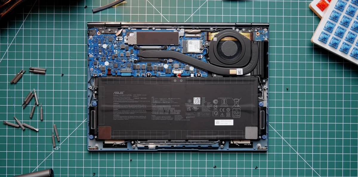 Asus Zenbook S13 OLED-1 © © Hardware Canucks