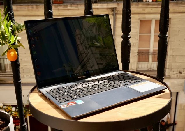 ASUS Zenbook S 13 OLED (UM5302)