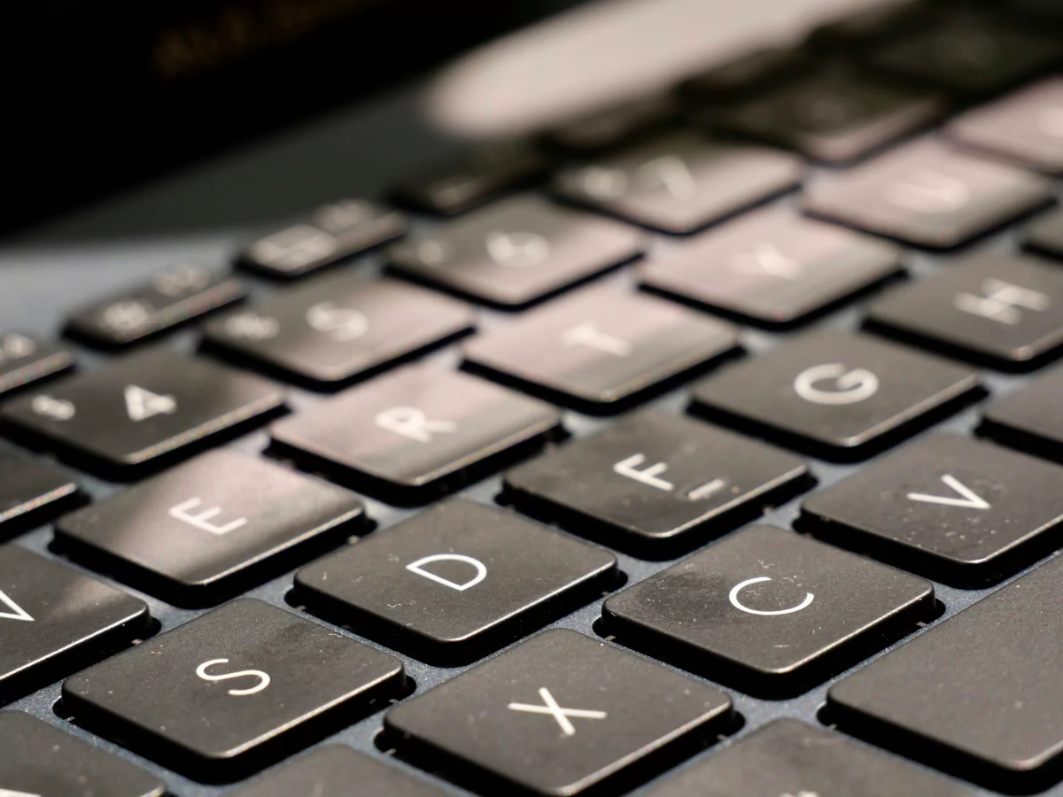 Asus Zenbook S13 OLED-24 © © Nathan Le Gohlisse pour Clubic