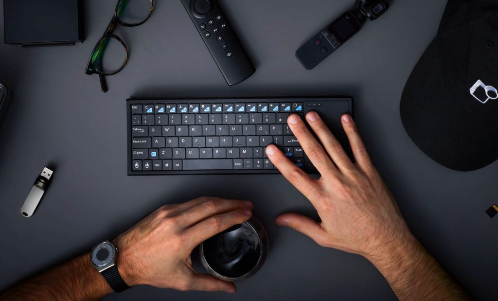 Un mini-PC, pas cher, dans un clavier capable de faire tourner Windows ...