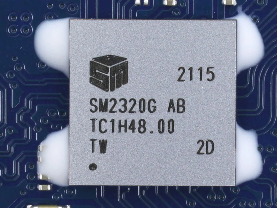 Kingston XS2000 © TechPowerUp