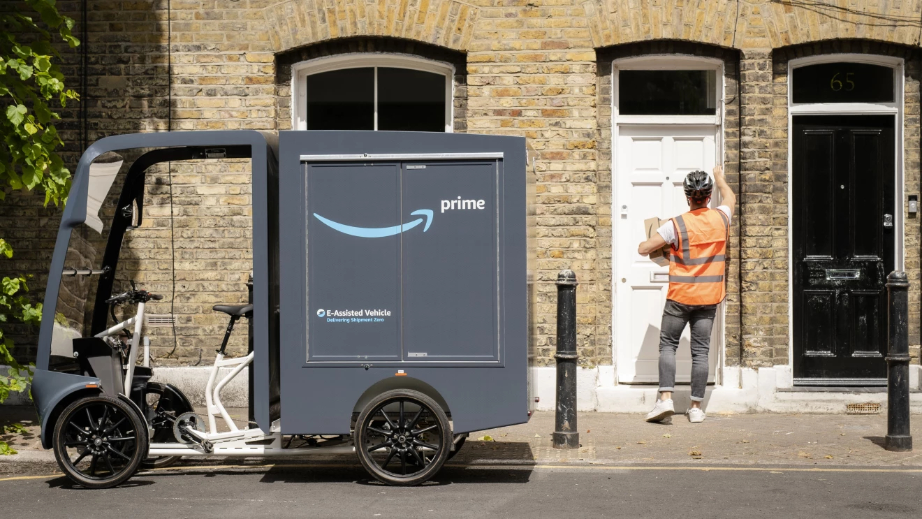 Amazon livre maintenant en vélo électrique et à pied dans les rue de Londres