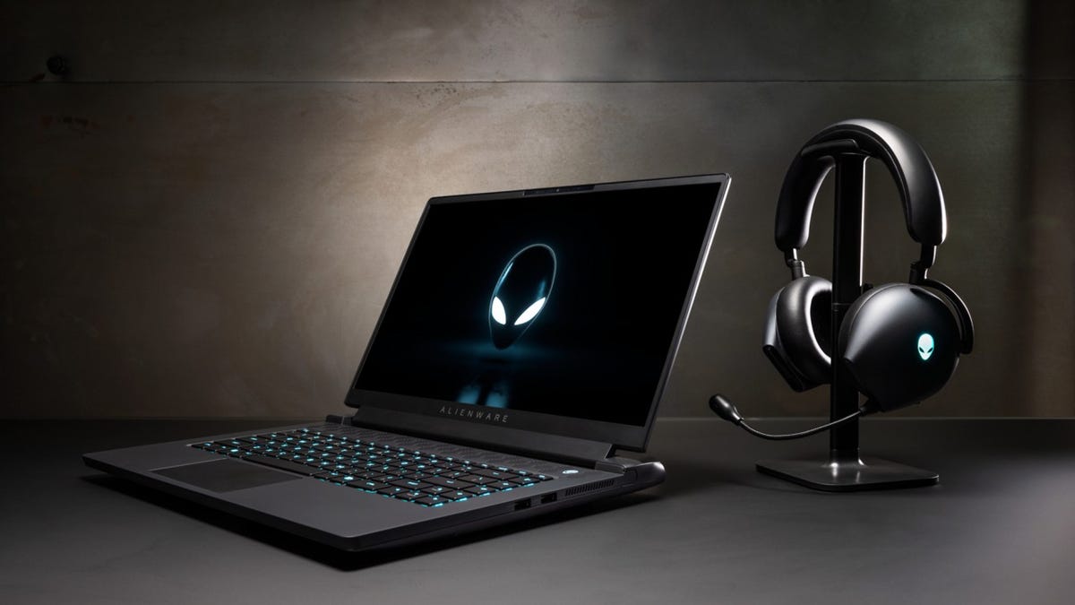 Alienware m17 R5 © Alienware