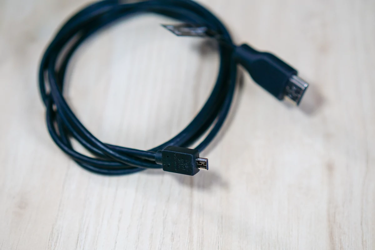 Test Samsung HW-S800B cordon mini HDMI