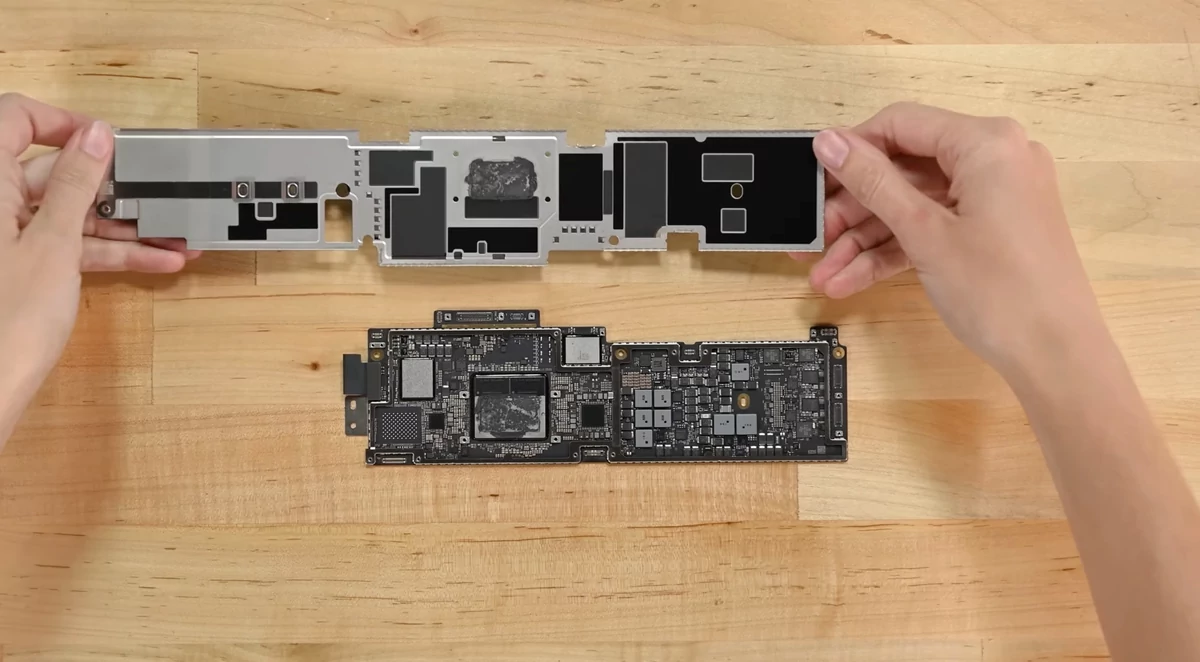MacBook Air M2-4 © © iFixit