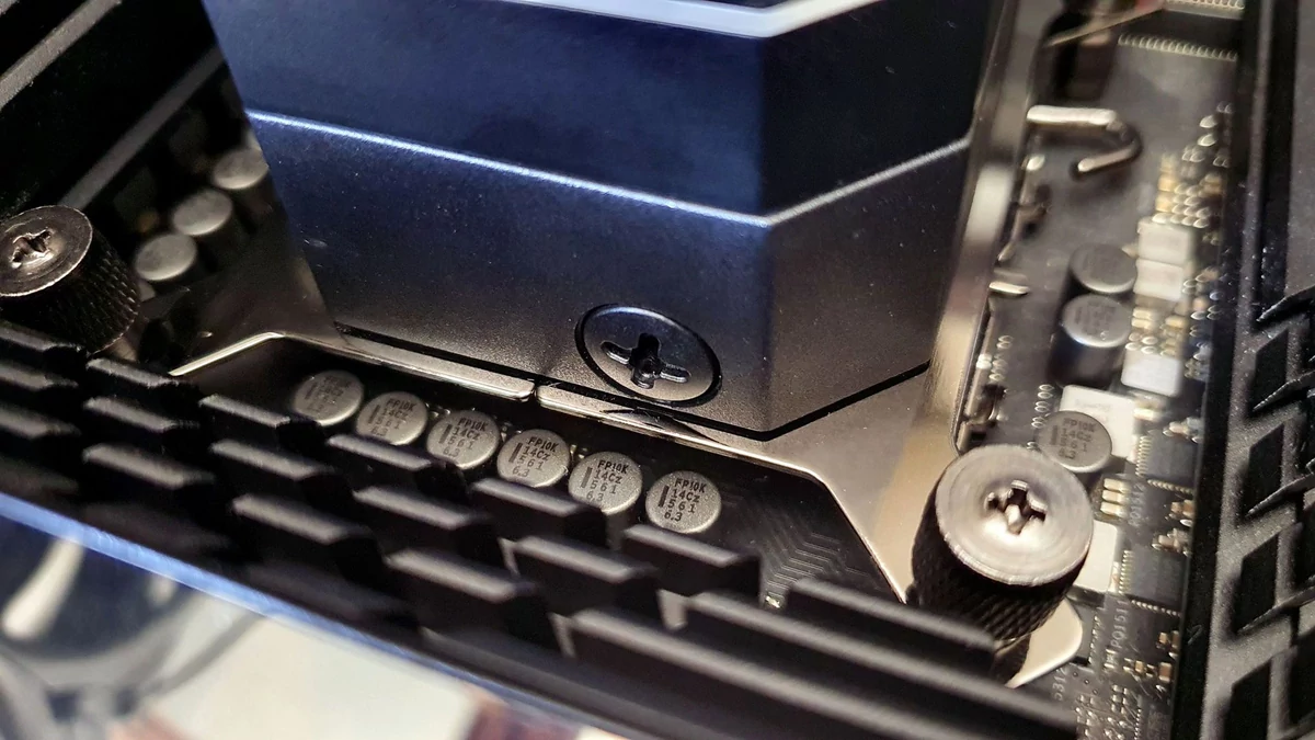 Corsair iCUE H115i Elite Capellix 280 mm © Nerces