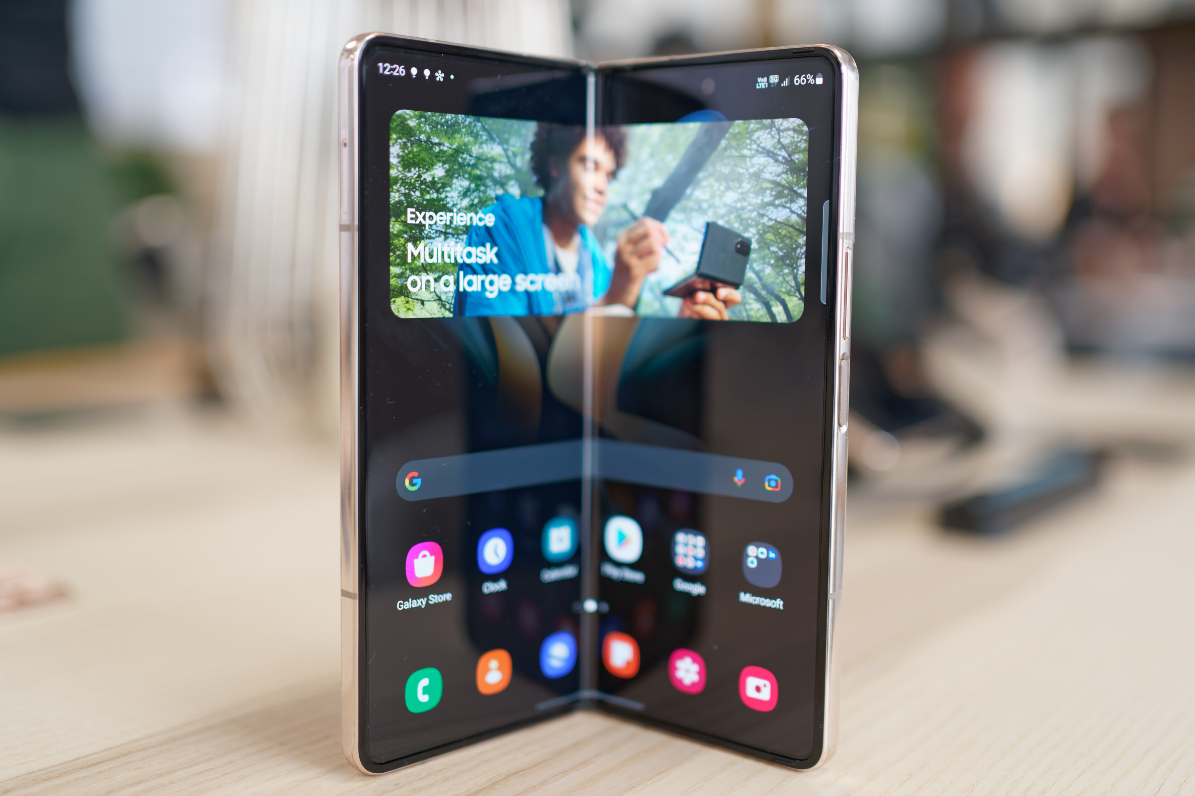 Comment sont faits les smartphones pliants ? Samsung vous le montre en vidéo