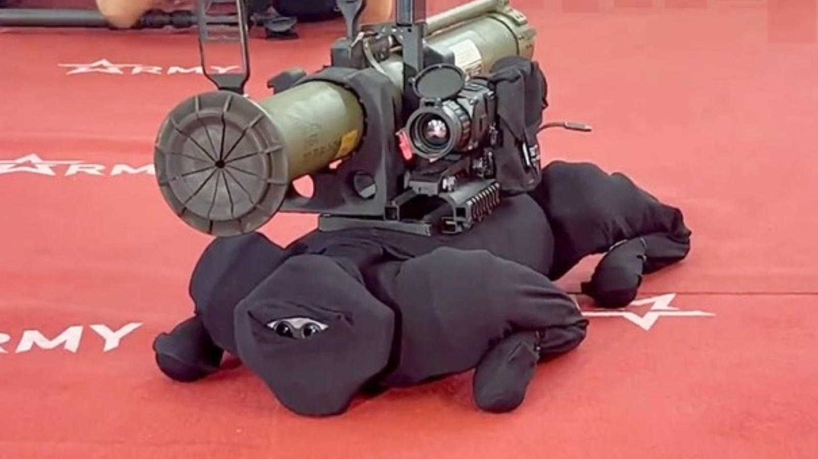 Le robot-chien lance-roquette est malheureusement une réalité, et il est russe