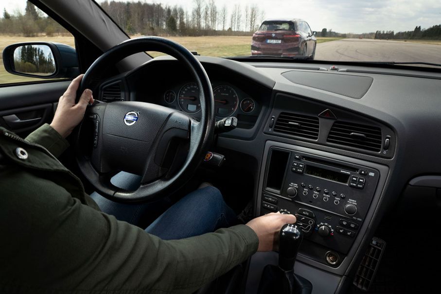 Des boutons plutôt que du tactile en voiture, les chiffres ont parlé !