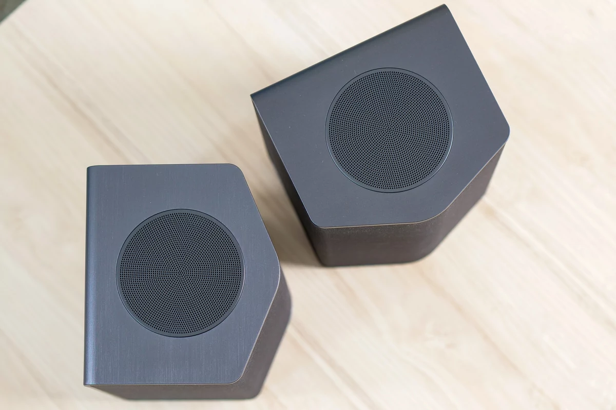 Test LG S95QR surround top