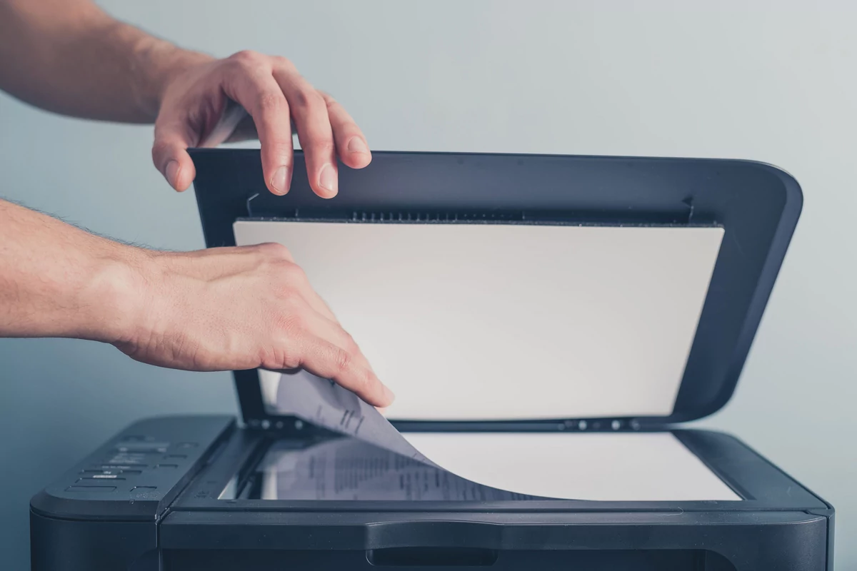 Scanner document © Shutterstock