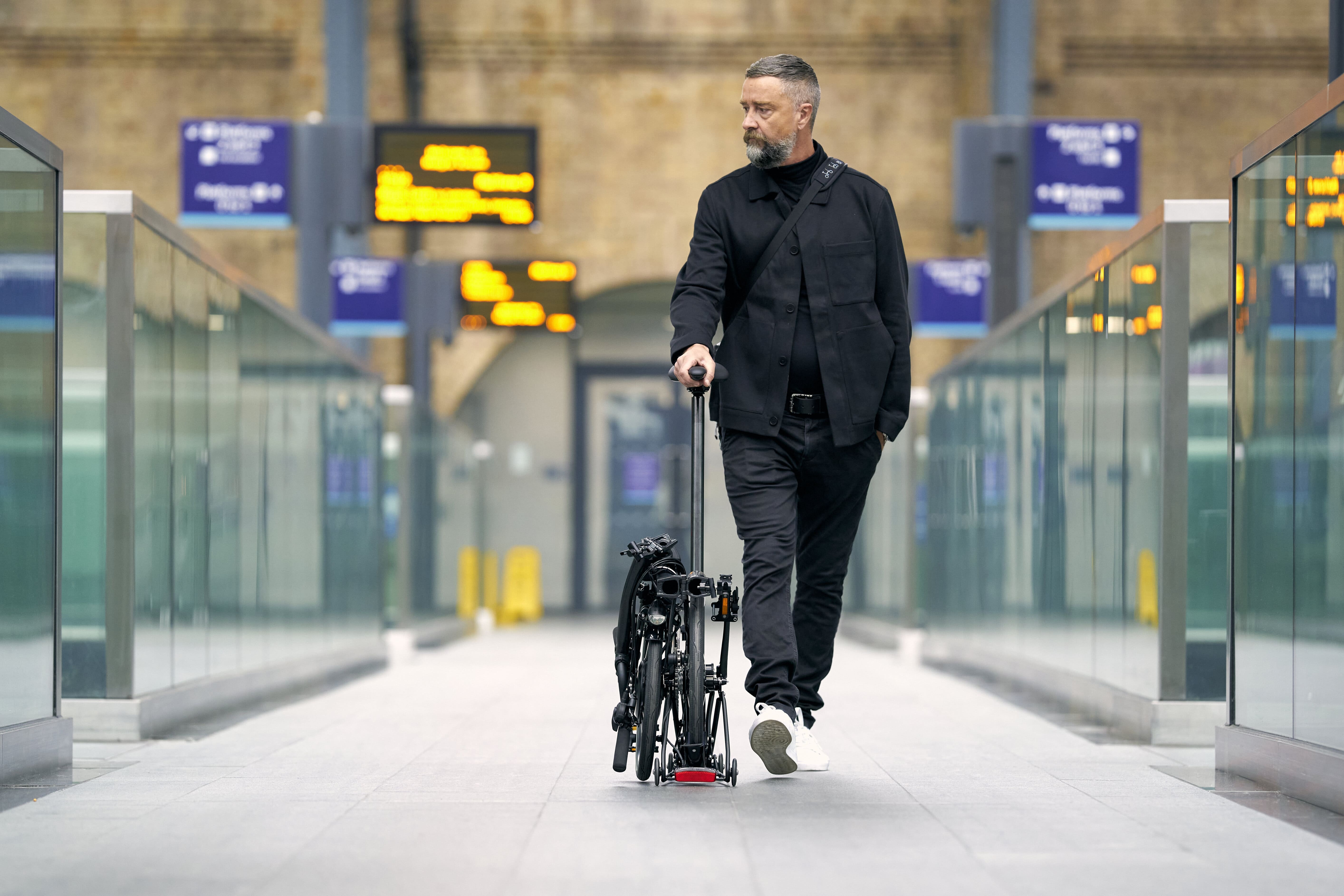 Le nouveau vélo électrique de Brompton est aussi léger que son prix est lourd