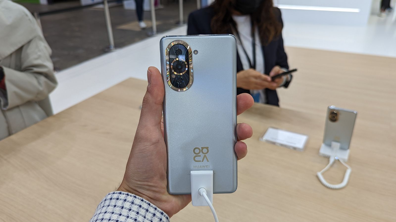 Huawei inverte la tendenza e potenzia la nuova fotocamera frontale per Nova 10 e 10 Pro