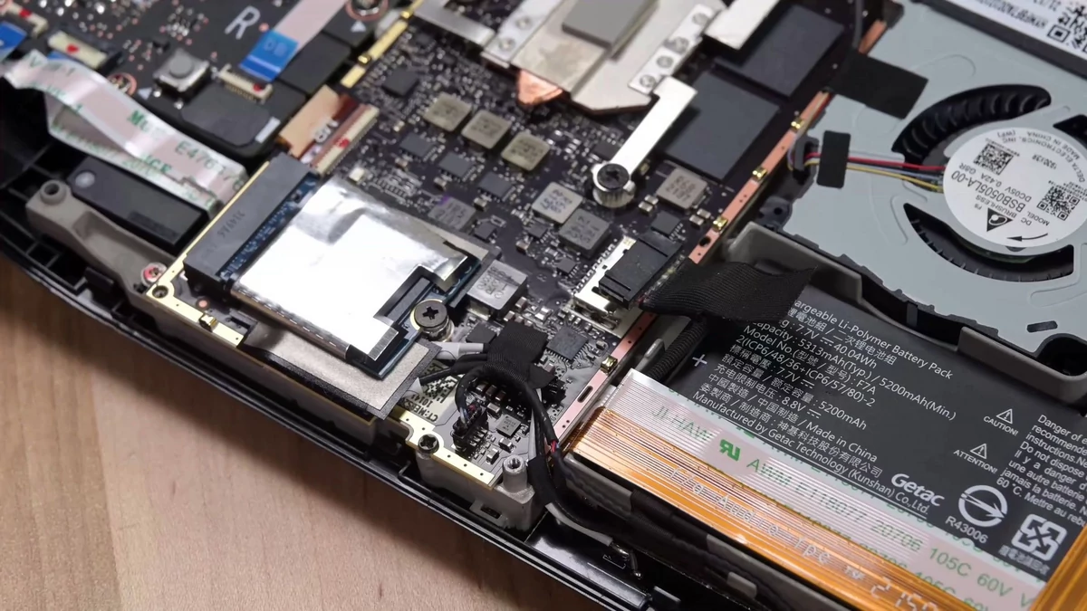 Kioxia BG5 vs SSD Valve - Steam Deck © IFixIt