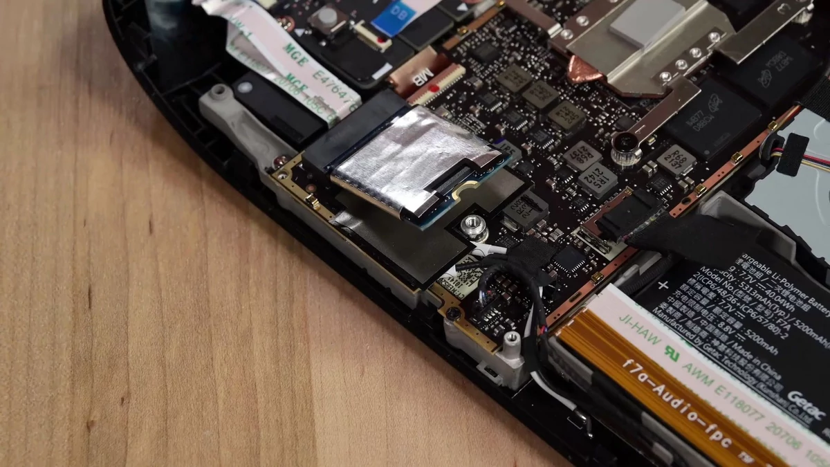 Kioxia BG5 vs SSD Valve - Steam Deck © IFixIt