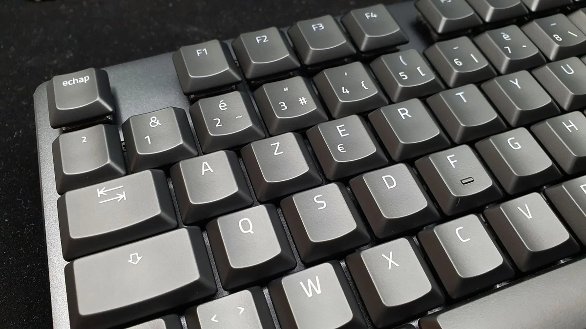 Razer DeathStalker V2 Pro © Nerces