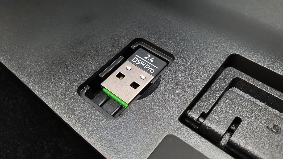Razer DeathStalker V2 Pro © Nerces
