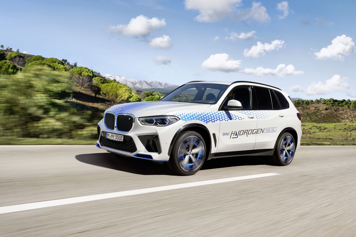 BMW iX5 Hydrogen : la production de la pile à combustible a débuté, comment ça fonctionne ?