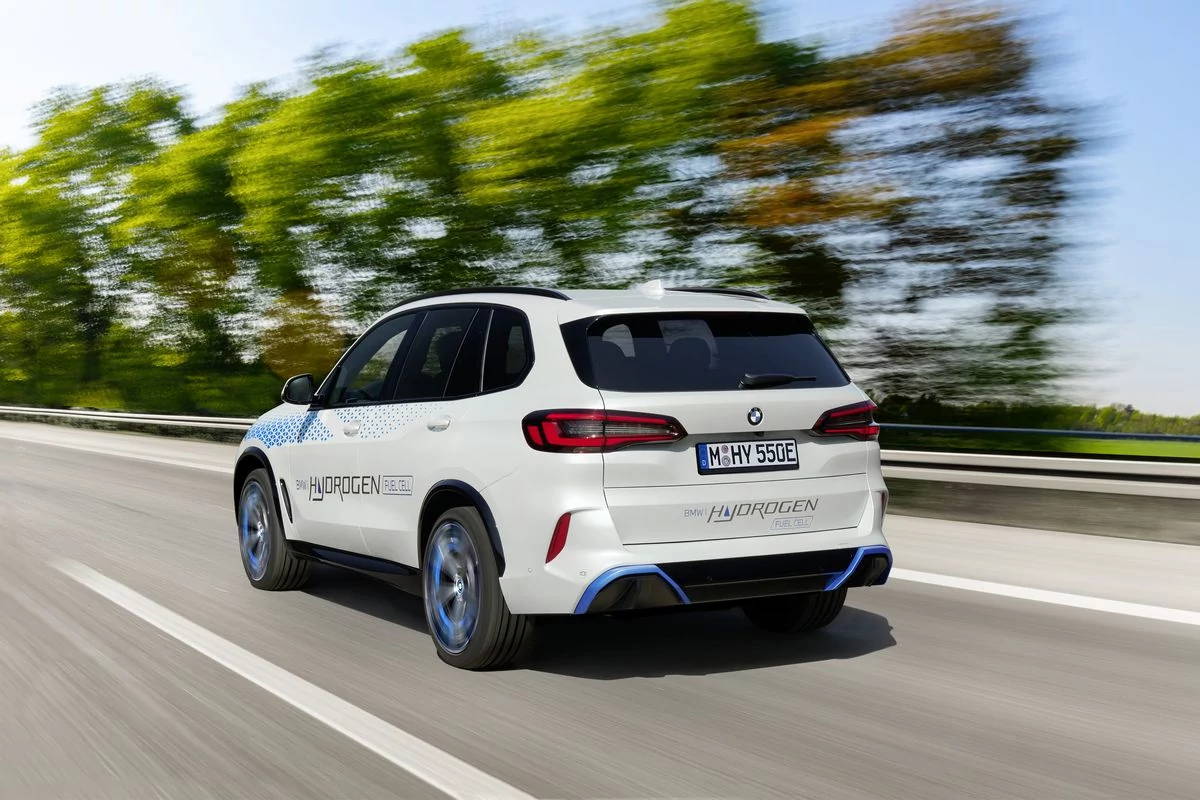 BMW iX4 Hydrogen © © BMW