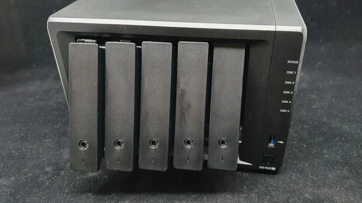 Synology DS1522+ © Nerces