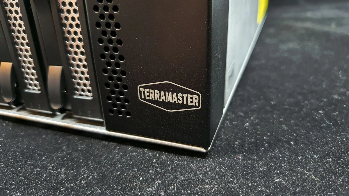 TerraMaster T9-423 © Nerces
