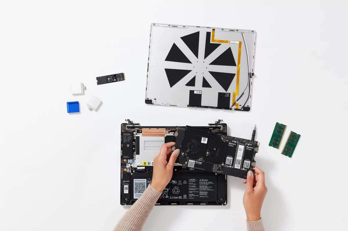 Framework Laptop Upgrade © © Framework