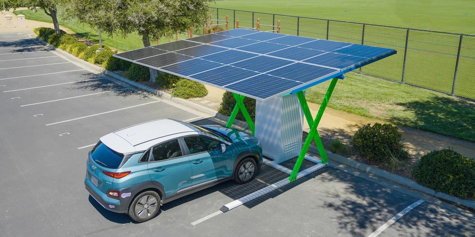Cet auvent solaire pourrait bientôt charger votre voiture à la maison