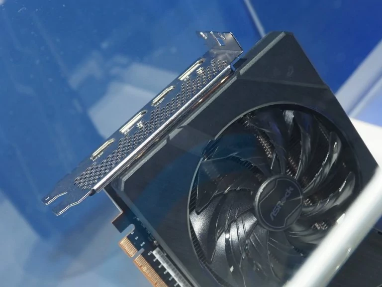 Intel Arc 750 ASRock TGS 2022 Ports © GDM