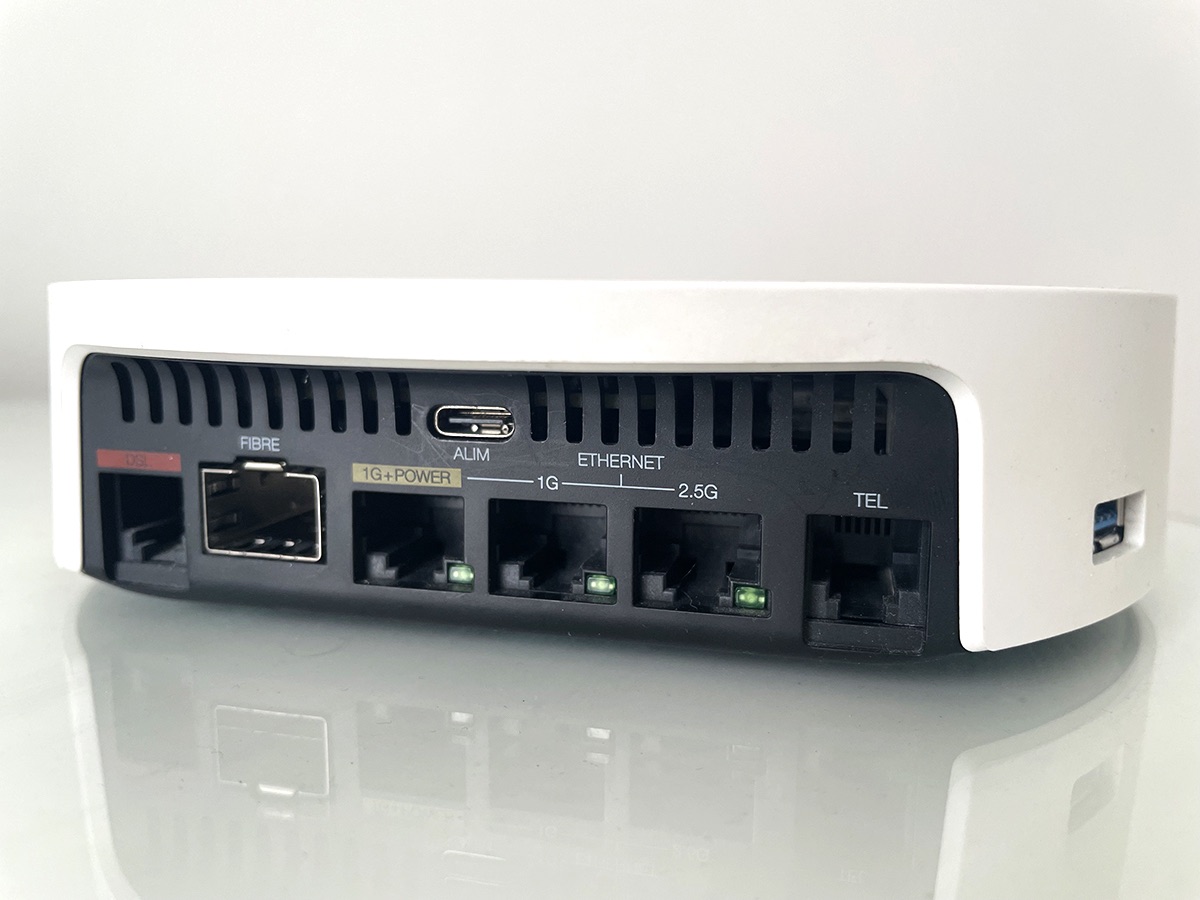 La connectique de la Freebox Pop : trois ports Ethernet dont un à 2,5 Gbit © Stéphane Ruscher