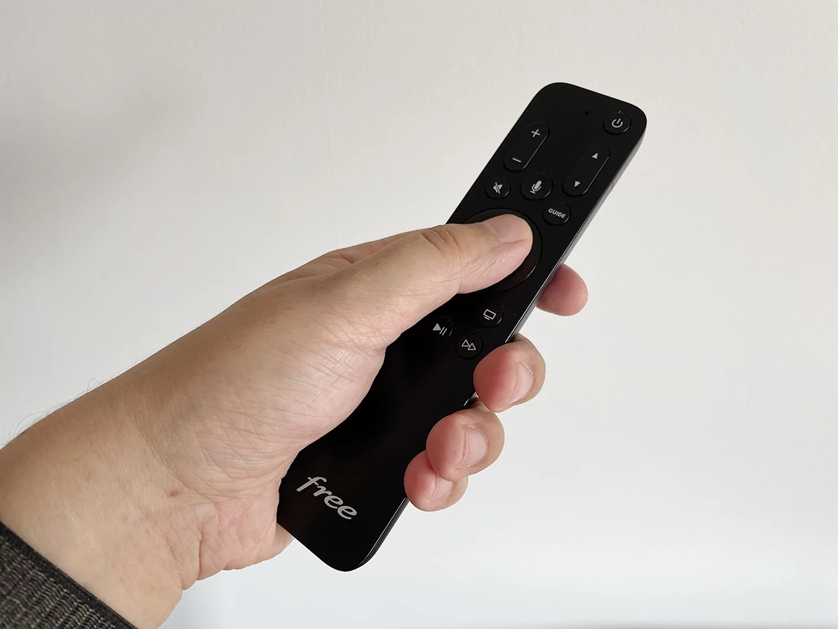 Télécommande Free pour Apple TV 4K © Stephane Ruscher / Clubic.com