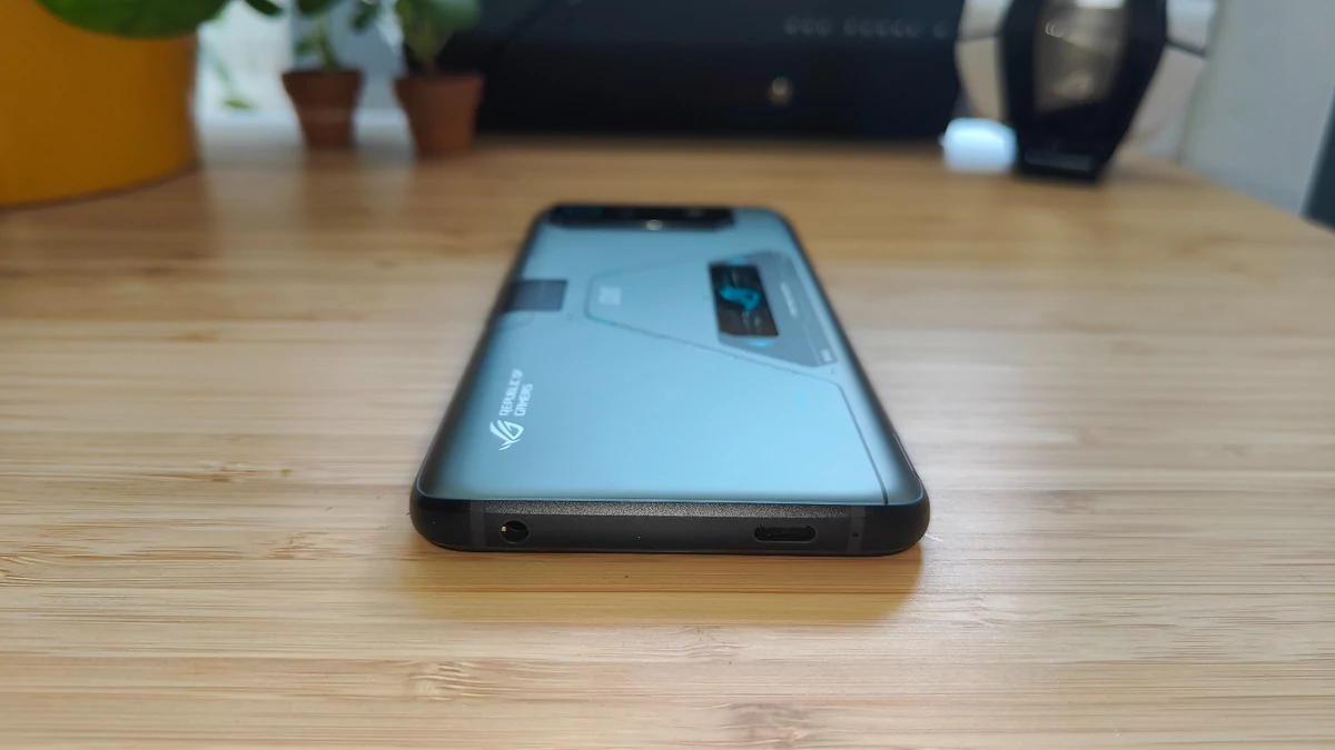 Asus ROG Phone 6D Ultimate © © Christelle Perret pour Clubic