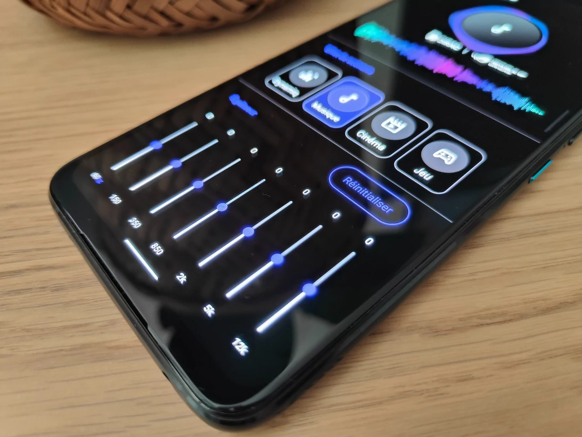 Asus ROG Phone 6D Ultimate © © Christelle Perret pour Clubic