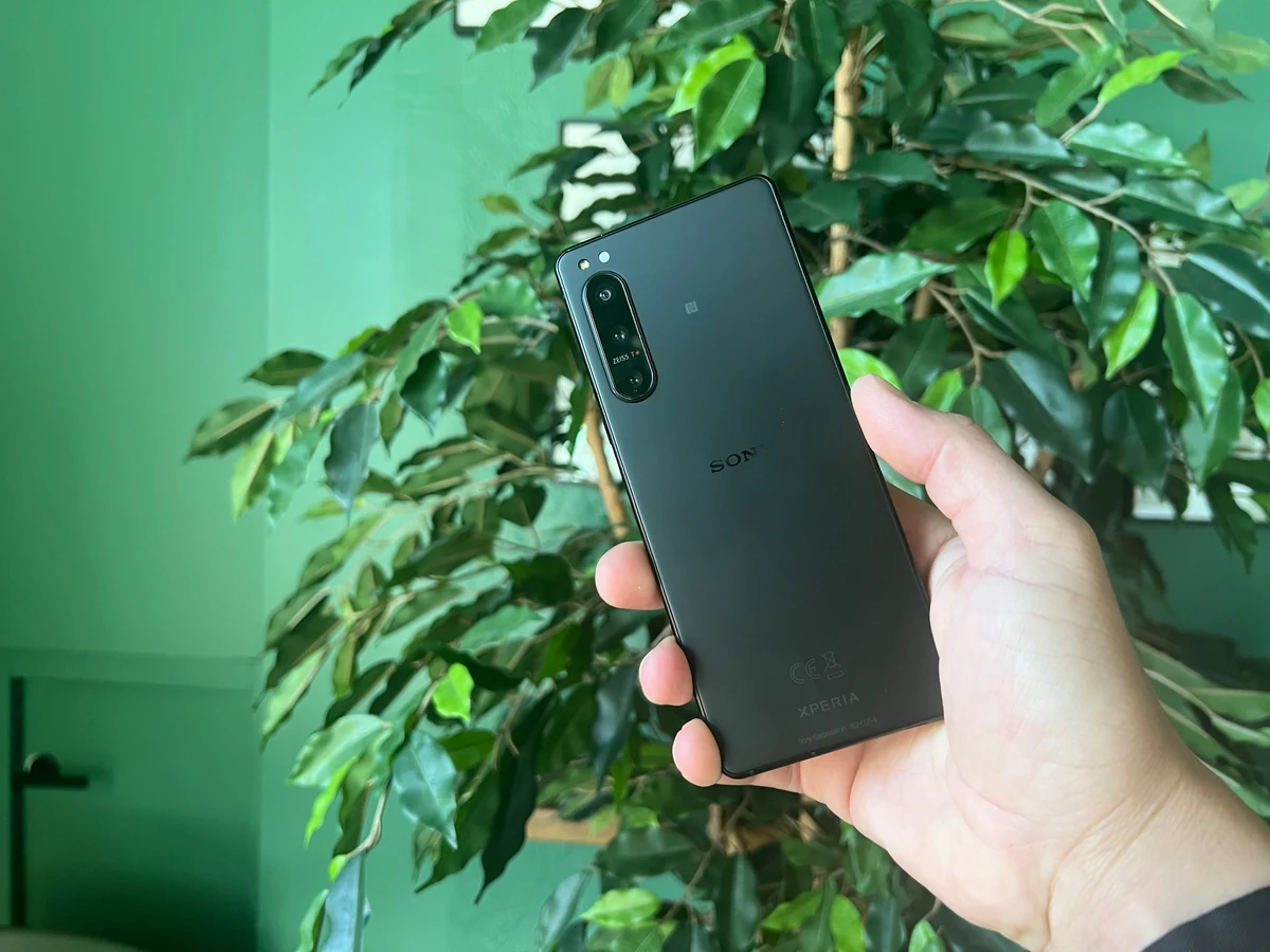 Xperia 5 IV design © Bencheman Fouad
