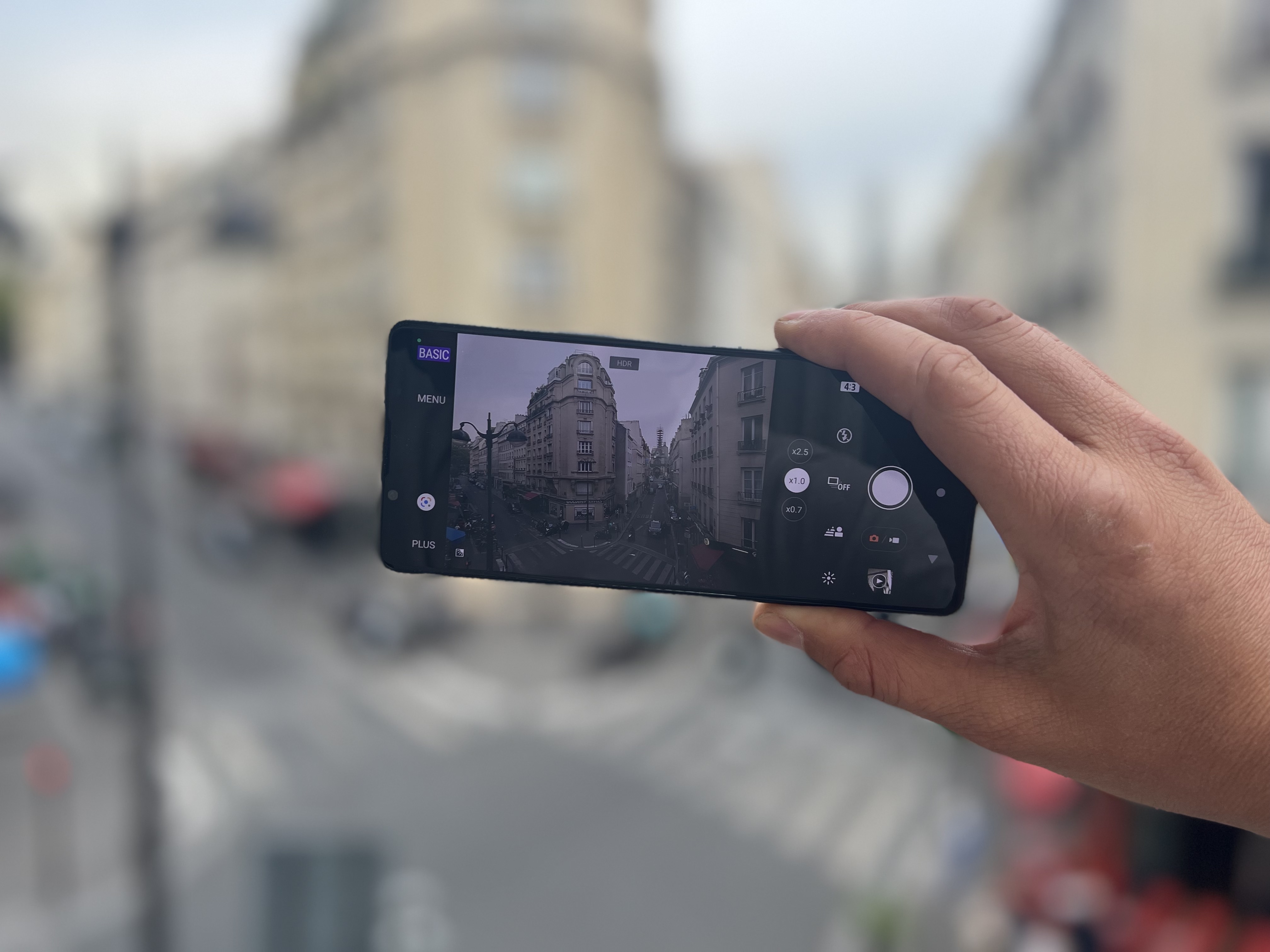 Condamnés par les smartphones ? Nikon et Panasonic arrêtent les compacts numériques