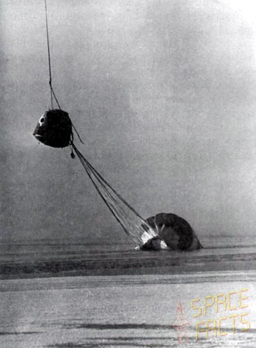 Soyouz 23 capsule récupérée © URSS/N.A. via Spacefacts.de