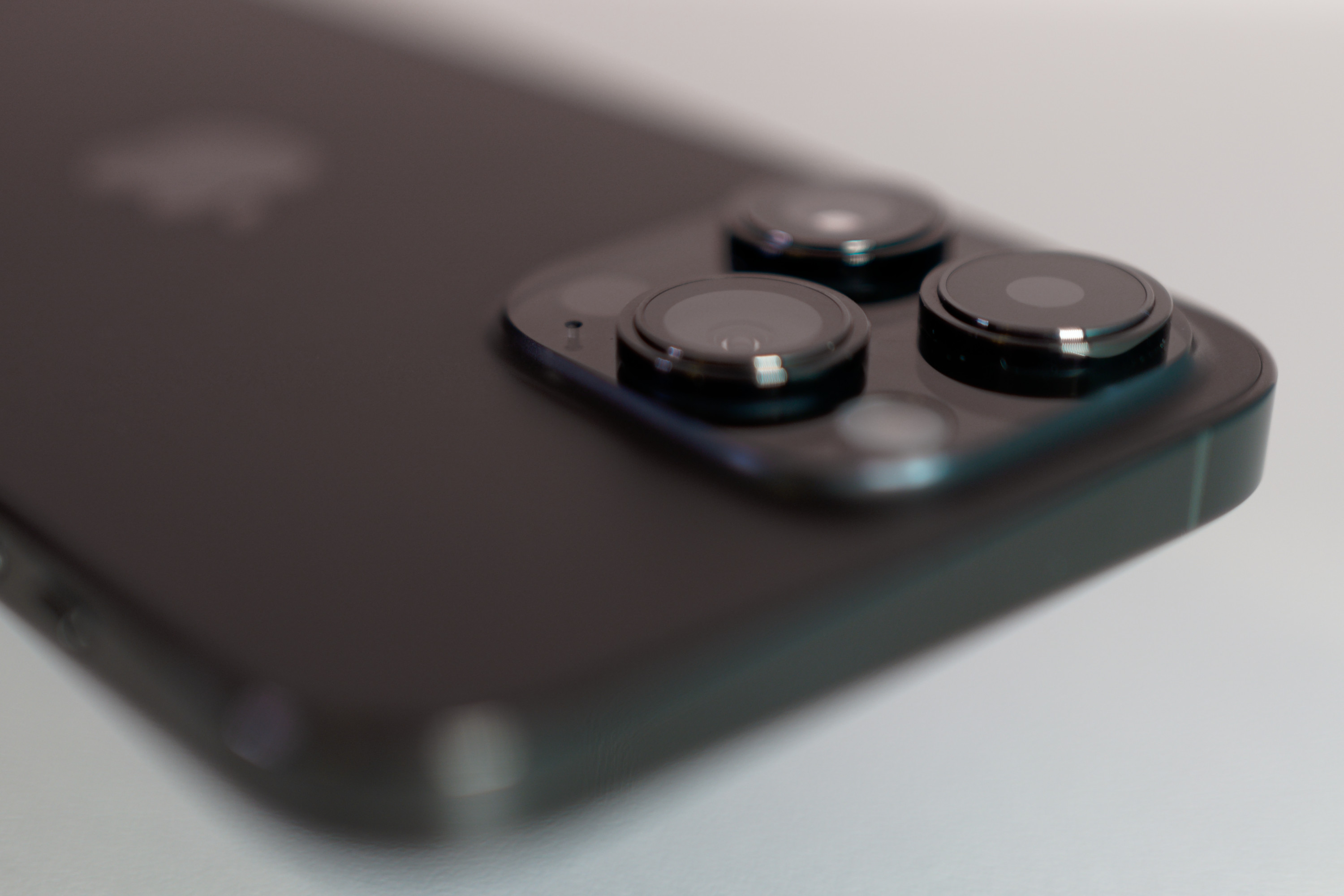 iPhone 15 Pro : ses nouvelles bordures et son nouveau module photo se montrent dans un leak !