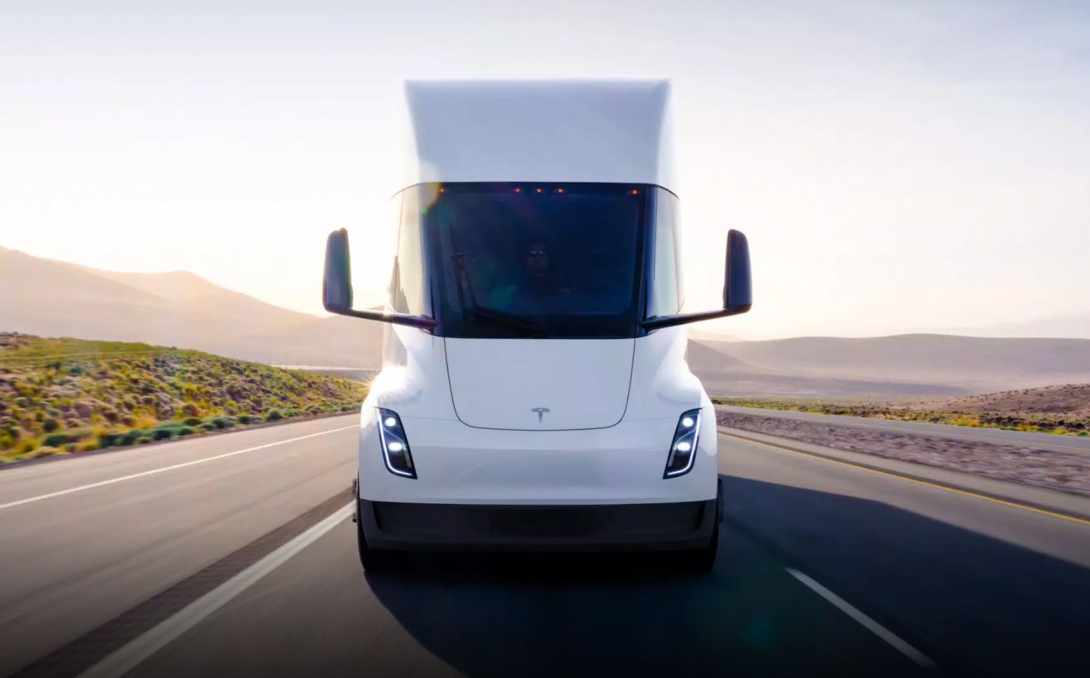 Tesla lance ses Semi Truck : une semi-victoire auréolée de 3 ans de retard pour Elon Musk ?