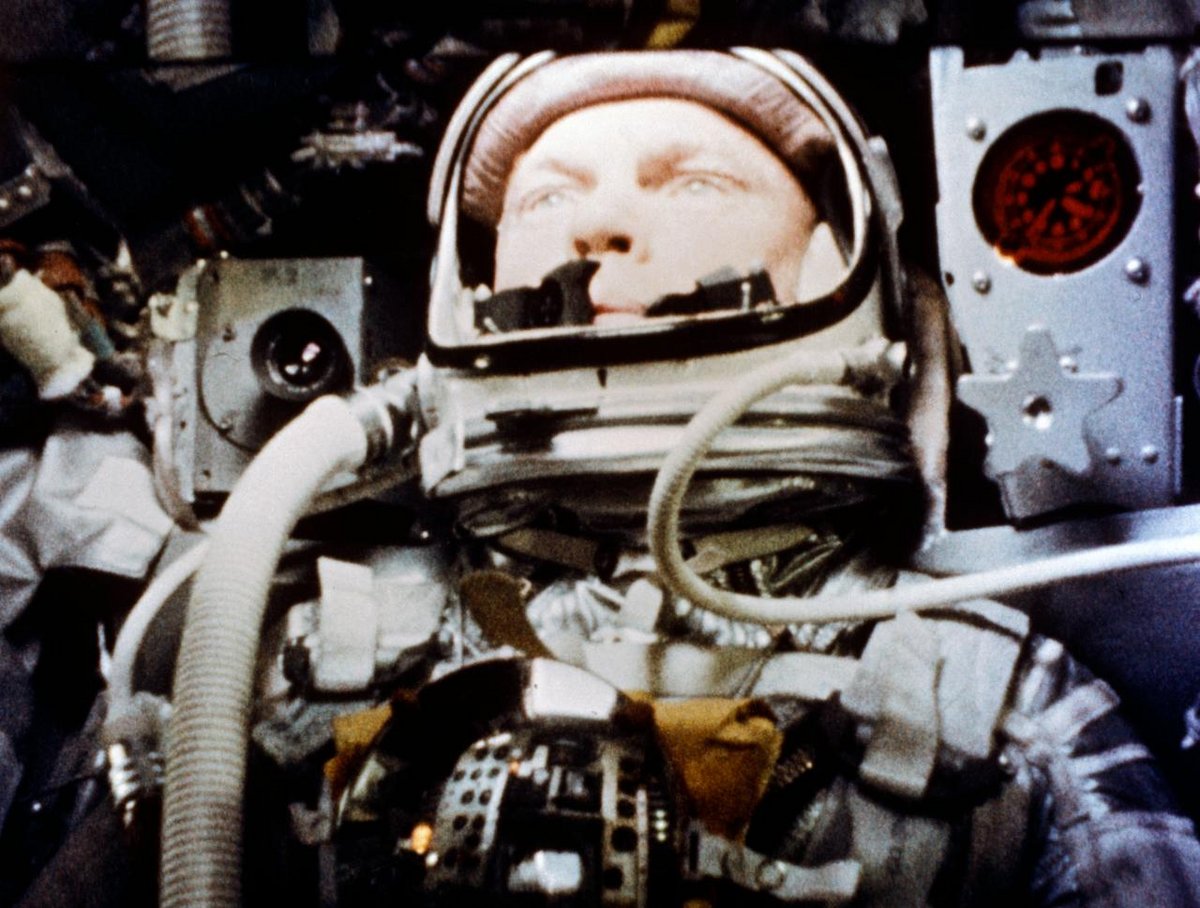 John Glenn au sein de la capsule Mercury © NASA