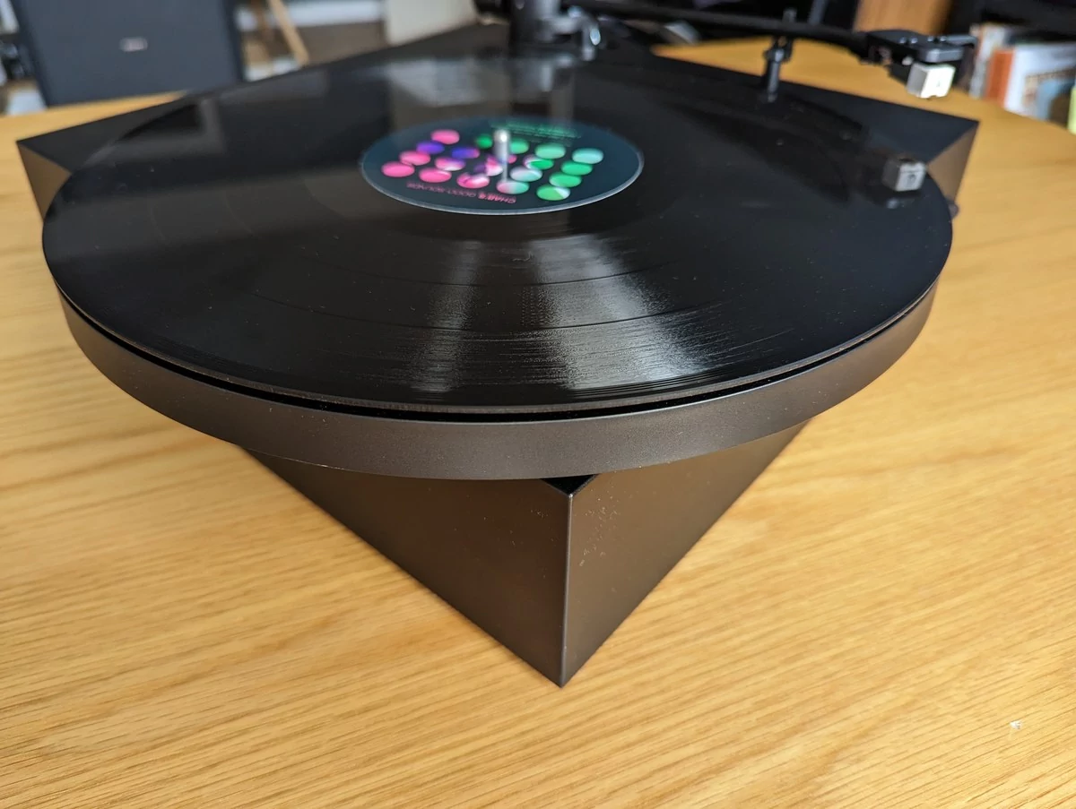 Test Rega Planar 3 : une platine audiophile pour redécouvrir vos disques  vinyles