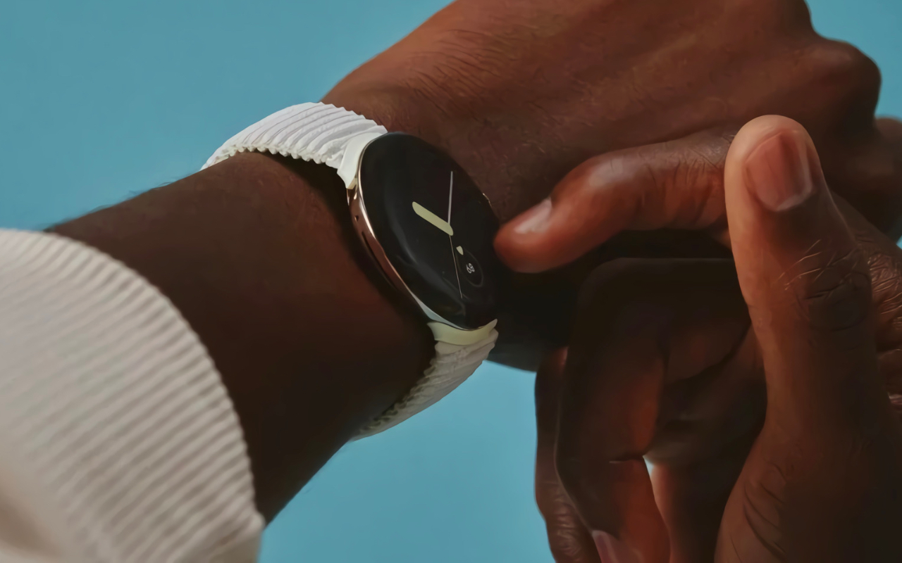 La Google Pixel Watch est non seulement fragile... mais en plus elle n'est pas très réparable ; iFixit l'a démontée