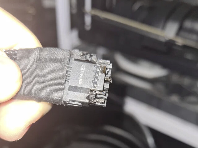 Si vous insérez mal sa prise d'alimentation, votre RTX 4080/4090 ne risque plus de prendre feu !