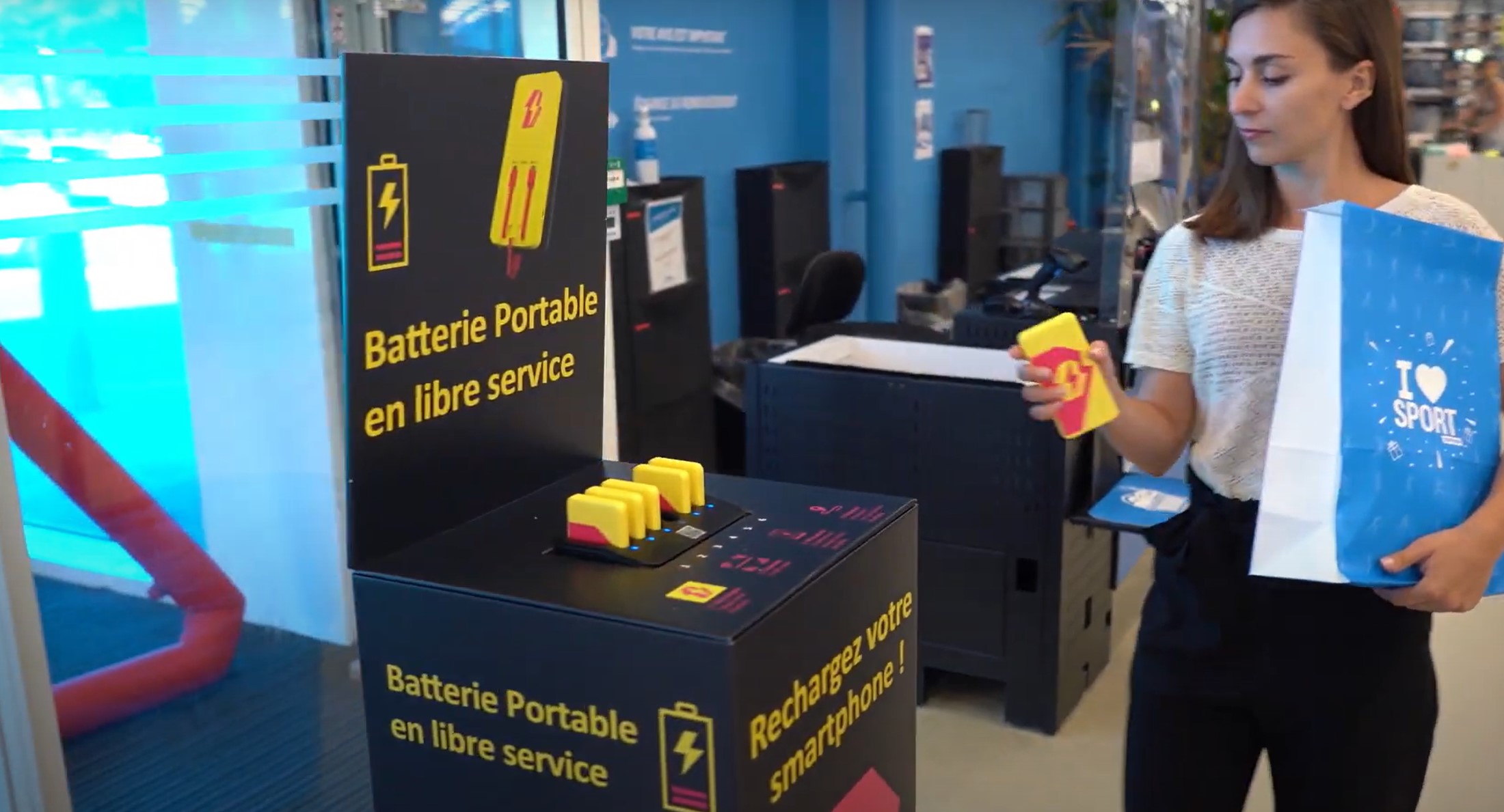 Xavier Niel investit dans OneFlash, la start-up qui veut recharger vos batteries dans les magasins, au musée...