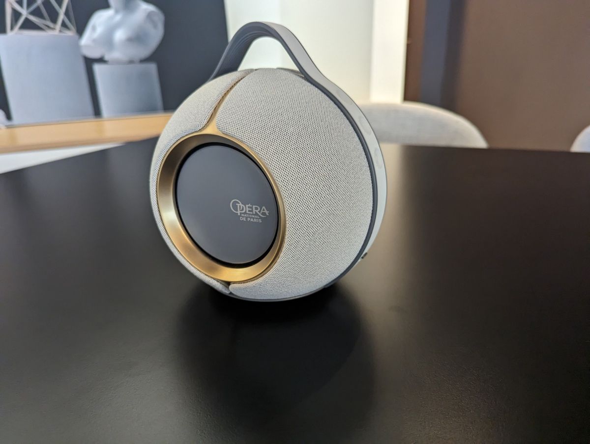 Devialet passe au format portable et premium avec sa puissante enceinte connectée Mania