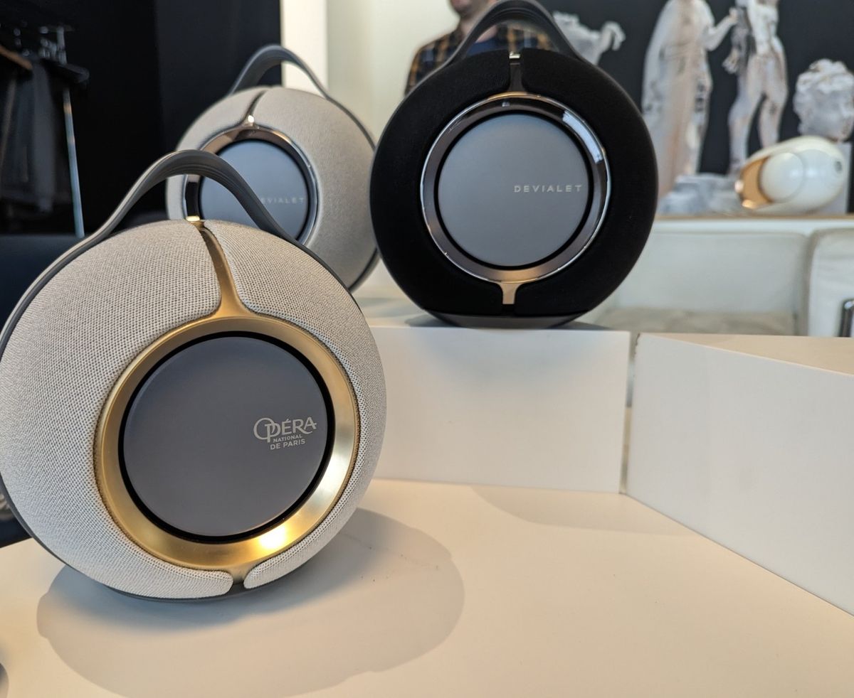 Devialet passe au format portable et premium avec sa puissante enceinte  connectée Mania