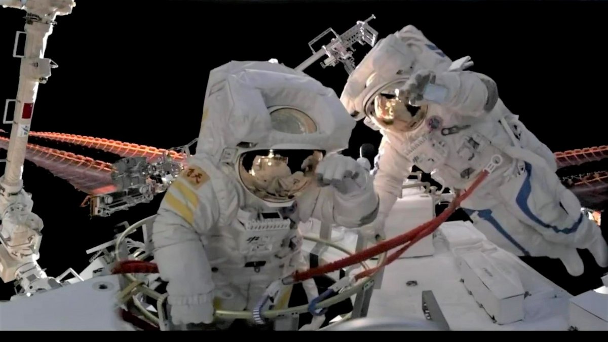 SSC sortie scaphandre astronautes © CMSA