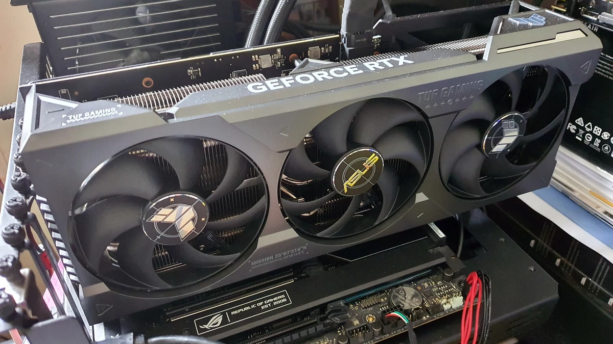 ASUS TUF Gaming RTX 4080 16GB OC Edition © Nerces
