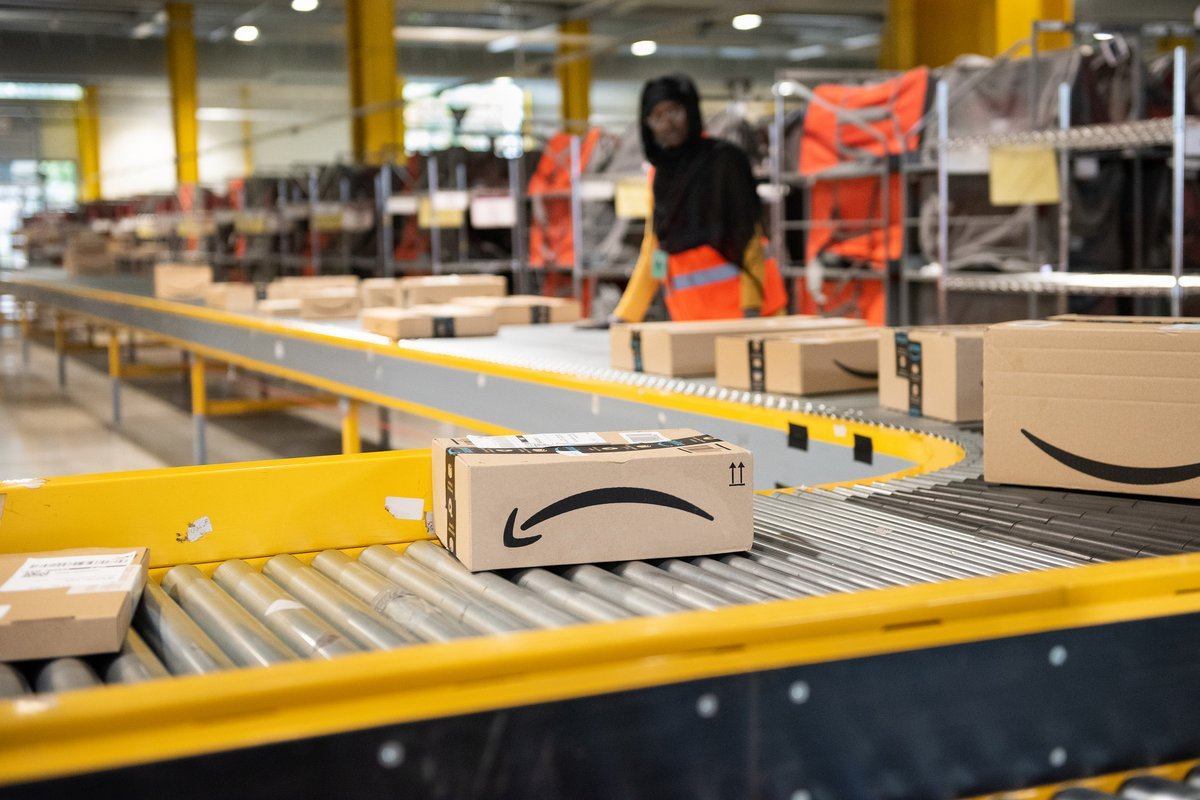 Amazon employé © Frederic Legrand - COMEO / Shutterstock.com