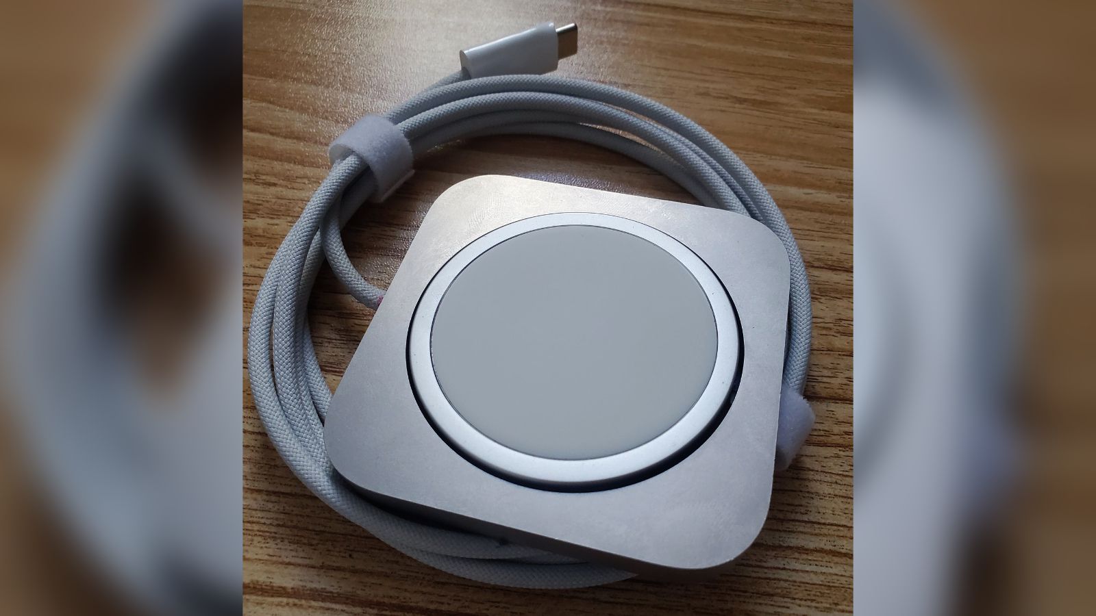 Jamais lancé, le Magic Charger d'Apple refait surface !