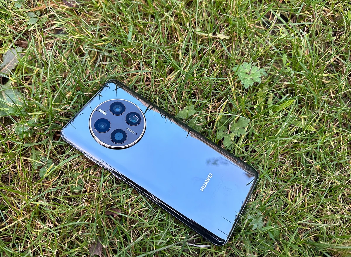Huawei mate 50 Pro - dos © Bencheman Fouad