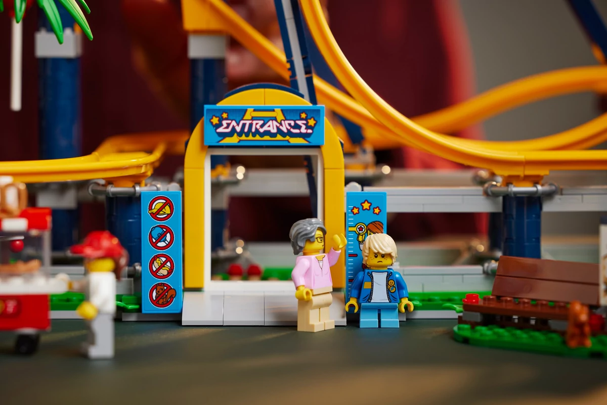 Loop © © LEGO